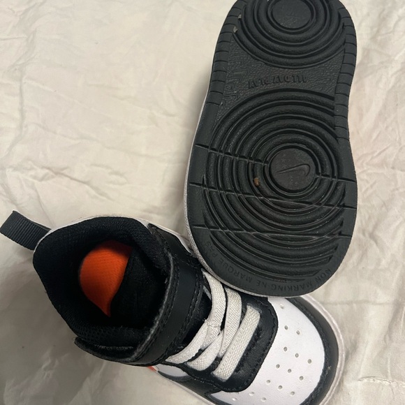 Nike Court Borough Low Toddler Sneakers Black & White w/Orange Swoosh Size 4C - Picture 2 of 4